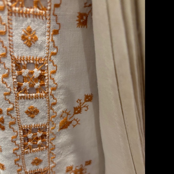 Gorgeous Vintage Embroidered Cross Stitch Cutwork Linen Tablecloth - Picture 9 of 10